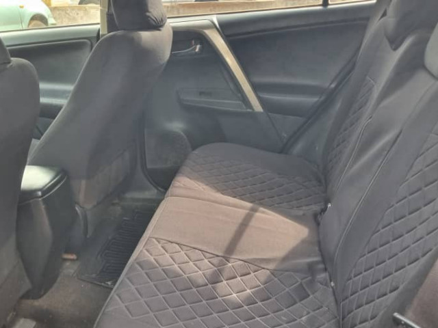 TOYOTA RAV4 AUTOMATIQUE ESSENCES CLIMATISÉE, Voitures, Conakry