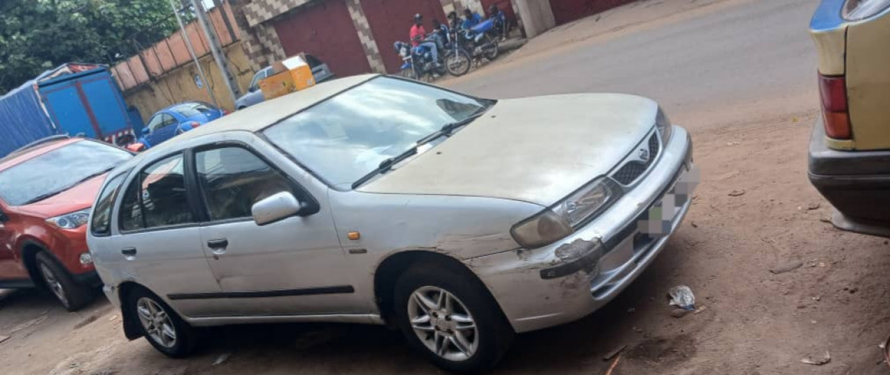 NISSAN ALMERA AUTOMATIQUE ESSENCES CLIMATISÉE, Voitures, Conakry