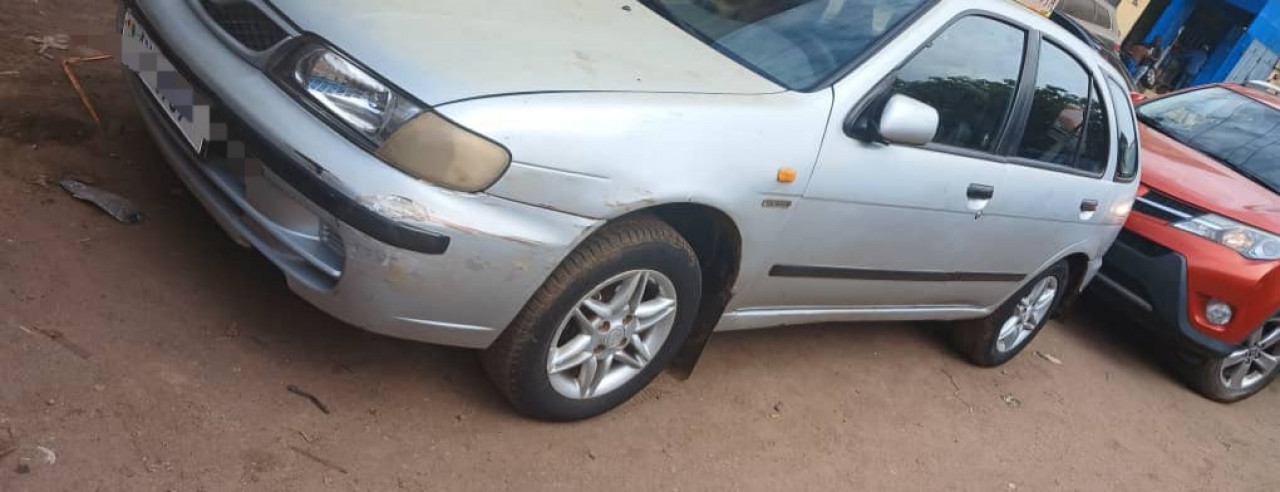 NISSAN ALMERA AUTOMATIQUE ESSENCES CLIMATISÉE, Voitures, Conakry