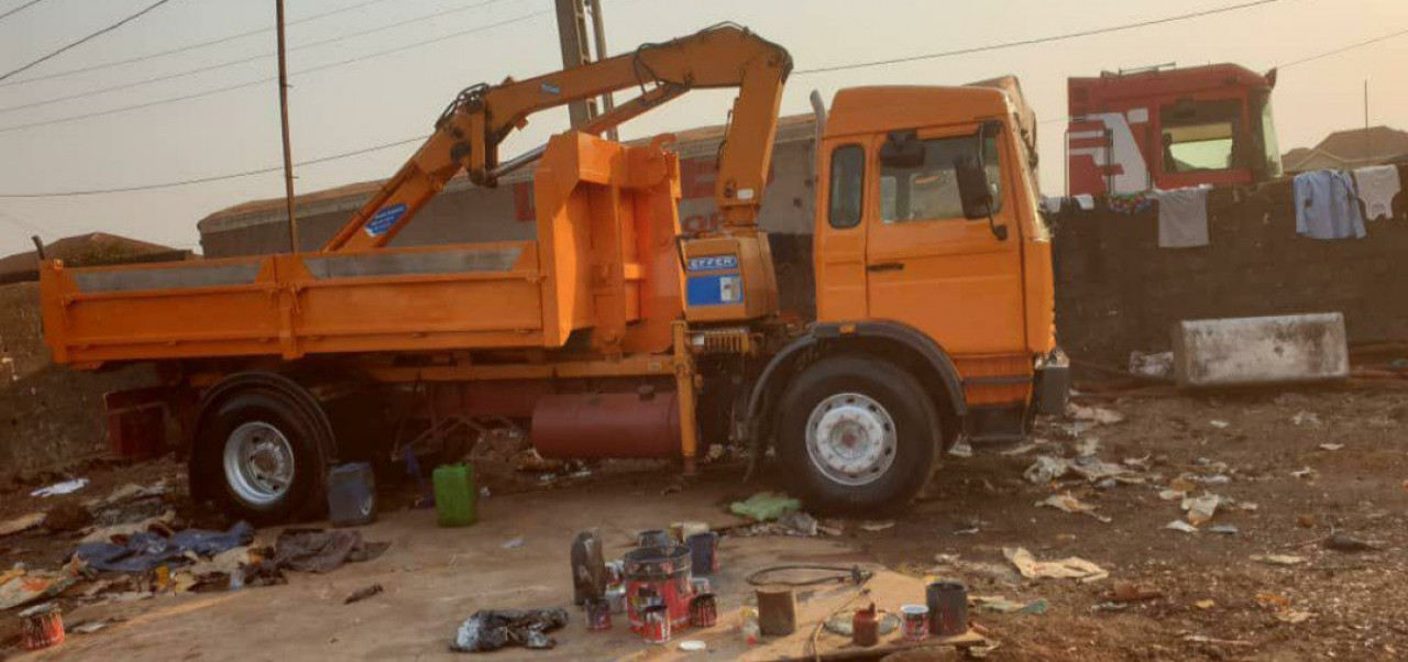 CAMION GRUE BENNE 6 ROUES, Camions - Autobus, Conakry