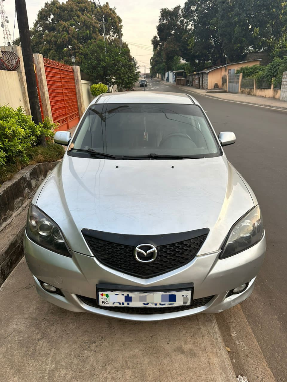 MAZDA 3 ESSENCES CLIMATISÉE, Voitures, Conakry