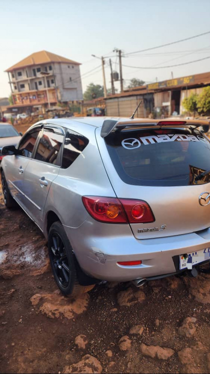 MAZDA 3 ESSENCES CLIMATISÉE, Voitures, Conakry