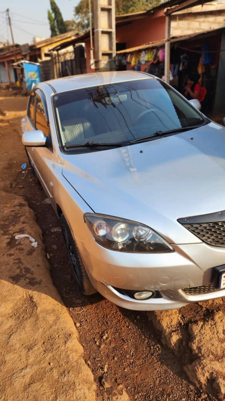 MAZDA 3 ESSENCES CLIMATISÉE, Voitures, Conakry