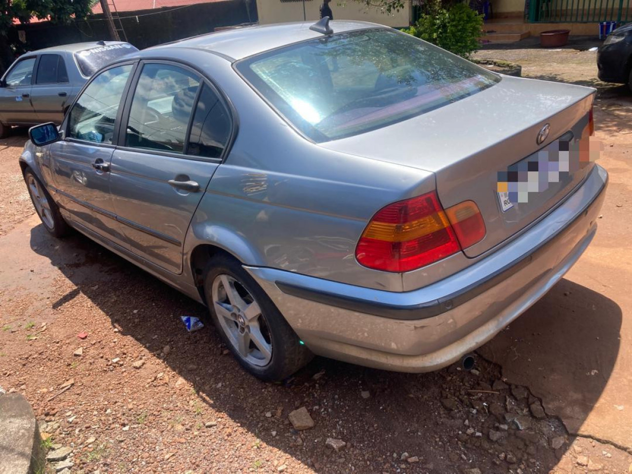 BMW 318 ESSENCE MANUELLE CLIMATISÉE PEINTURE D’ORIGINE, Voitures, Conakry