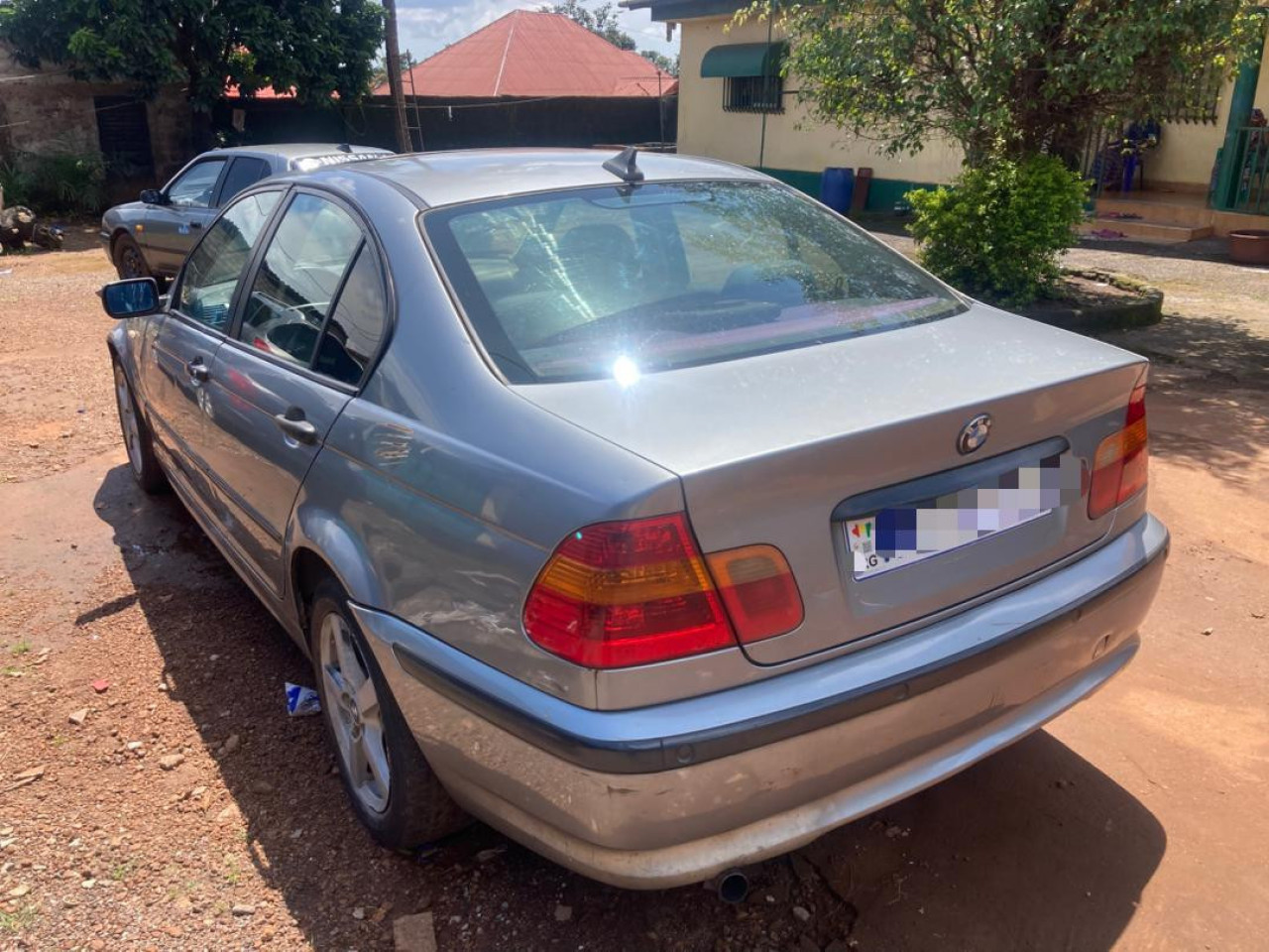 BMW 318 ESSENCE MANUELLE CLIMATISÉE PEINTURE D’ORIGINE, Voitures, Conakry