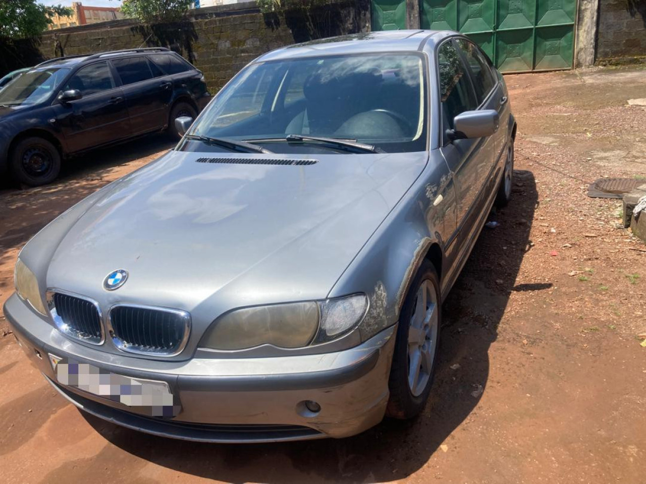 BMW 318 ESSENCE MANUELLE CLIMATISÉE PEINTURE D’ORIGINE, Voitures, Conakry