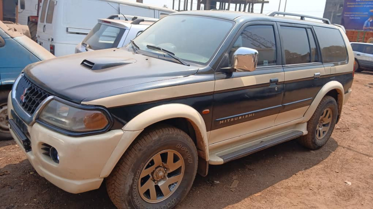 MITSUBISHI PAJERO, Voitures, Conakry