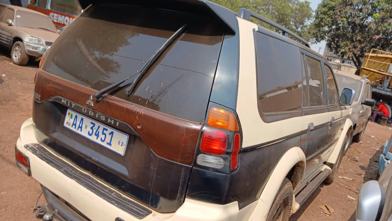 MITSUBISHI PAJERO, Voitures, Conakry