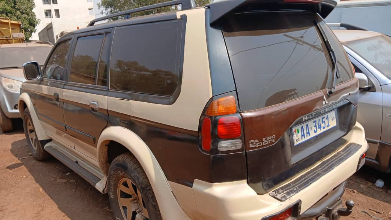 MITSUBISHI PAJERO, Voitures, Conakry