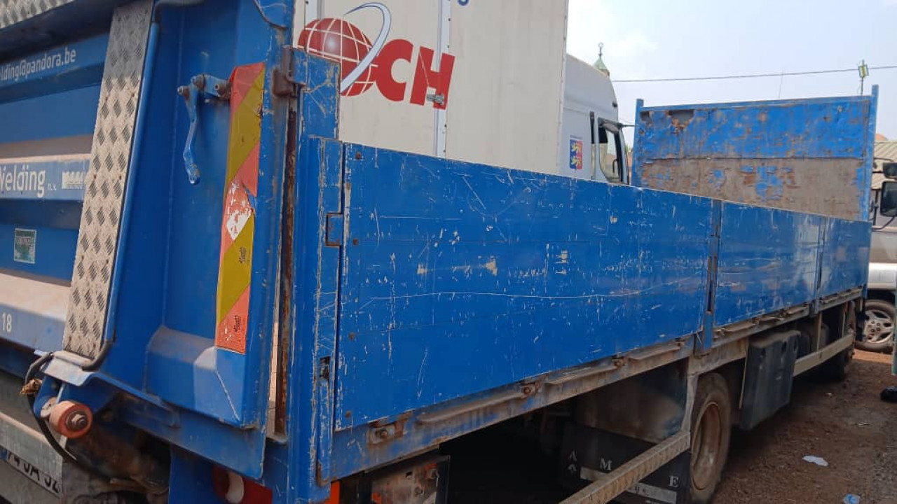 CAMION 6 ROUES RIDELLES, Camions - Autobus, Conakry