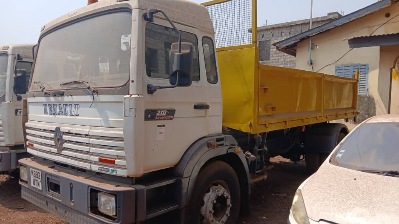 CAMION 6 ROUES SORTIE PORT, Camions - Autobus, Conakry