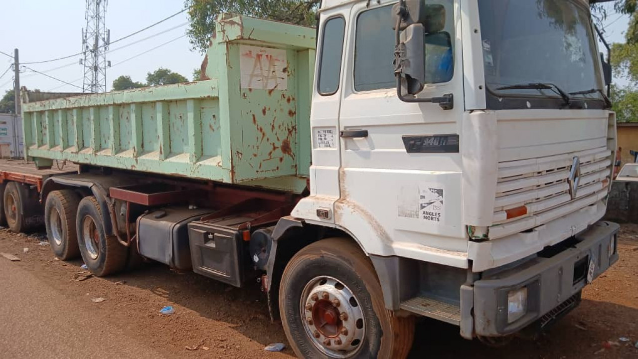 CAMION RENAULT 10 ROUES, Camions - Autobus, Conakry