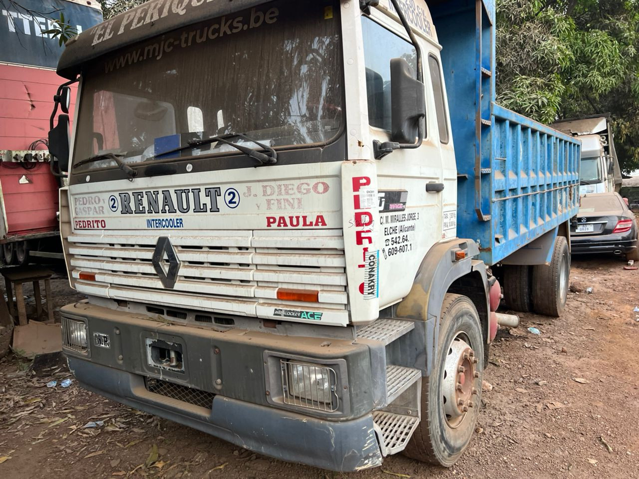 RENAULT BENNE 16 ROUES SORTIE PORT, Camions - Autobus, Conakry