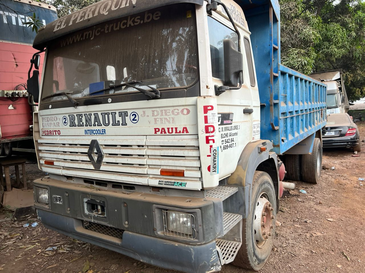 RENAULT BENNE 16 ROUES SORTIE PORT, Camions - Autobus, Conakry