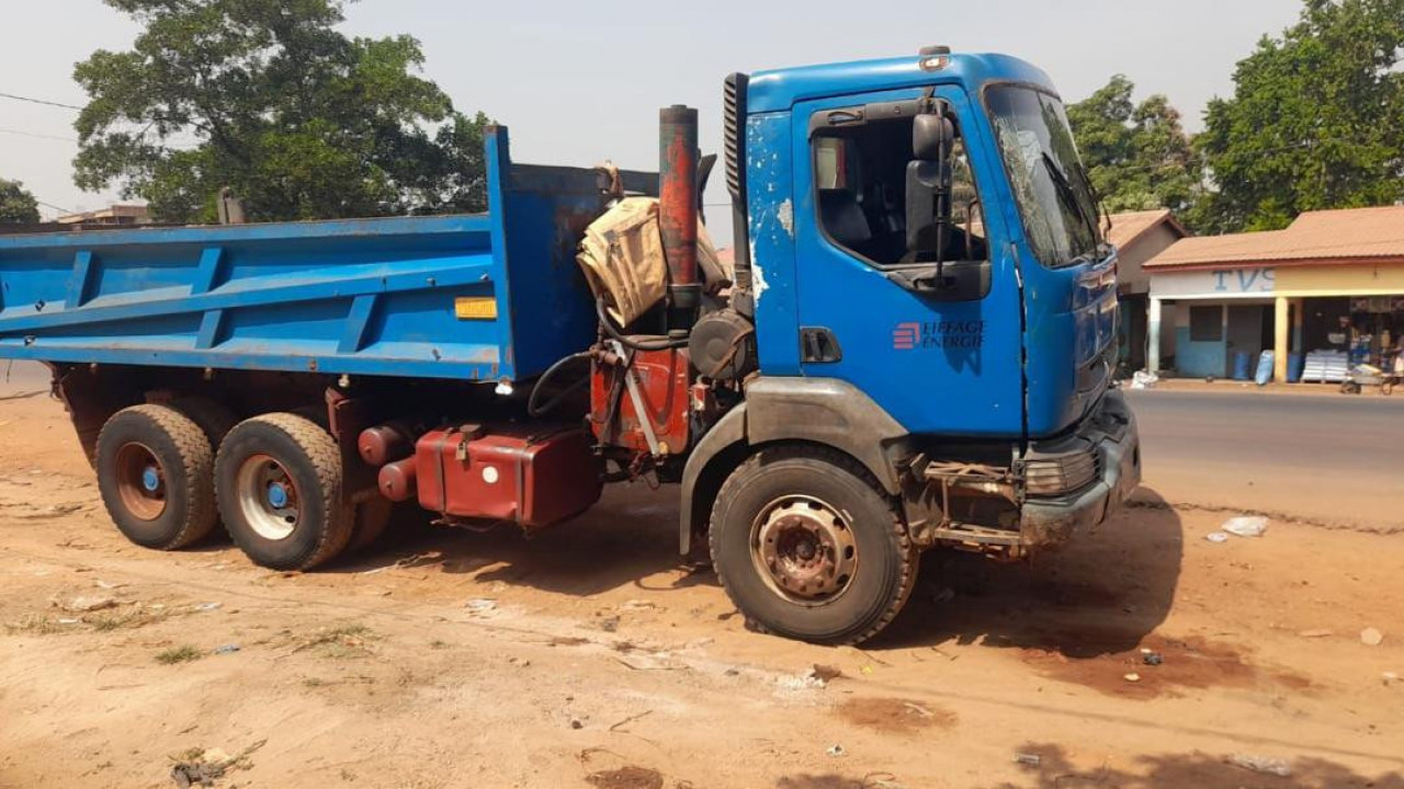 RENAULT CAMION BENNE 10 ROUES, Camions - Autobus, Conakry