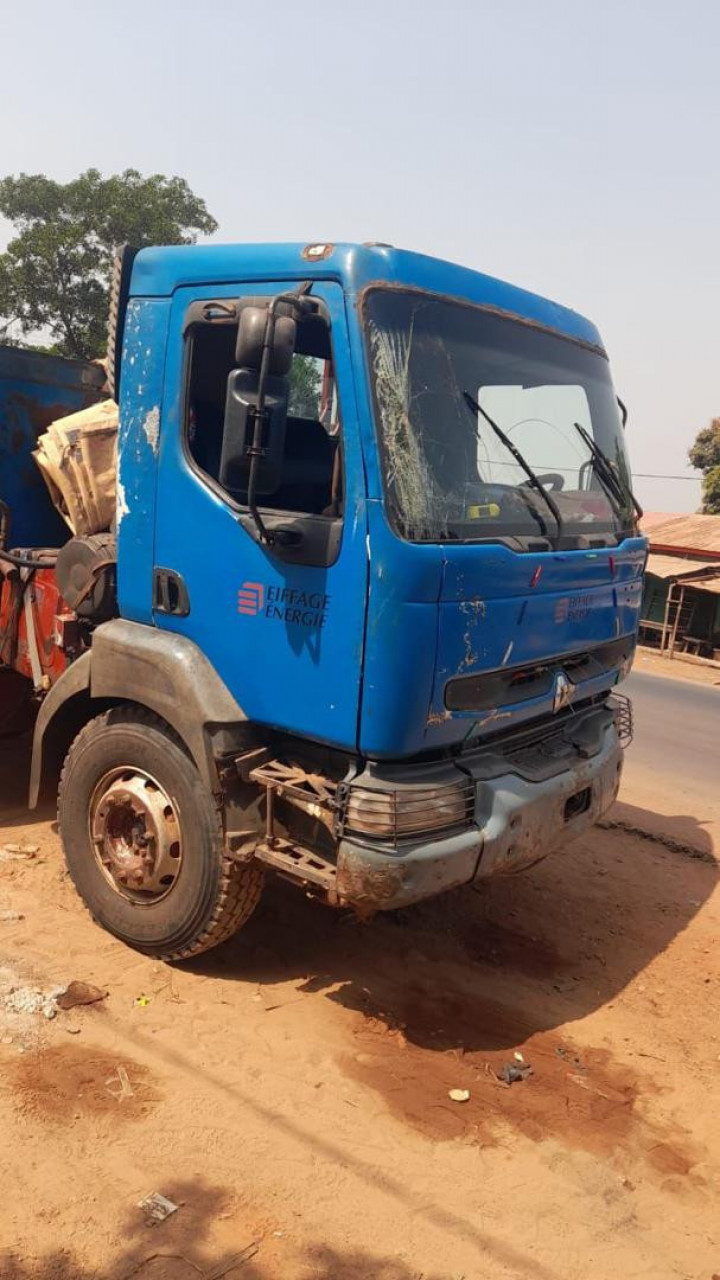 RENAULT CAMION BENNE 10 ROUES, Camions - Autobus, Conakry