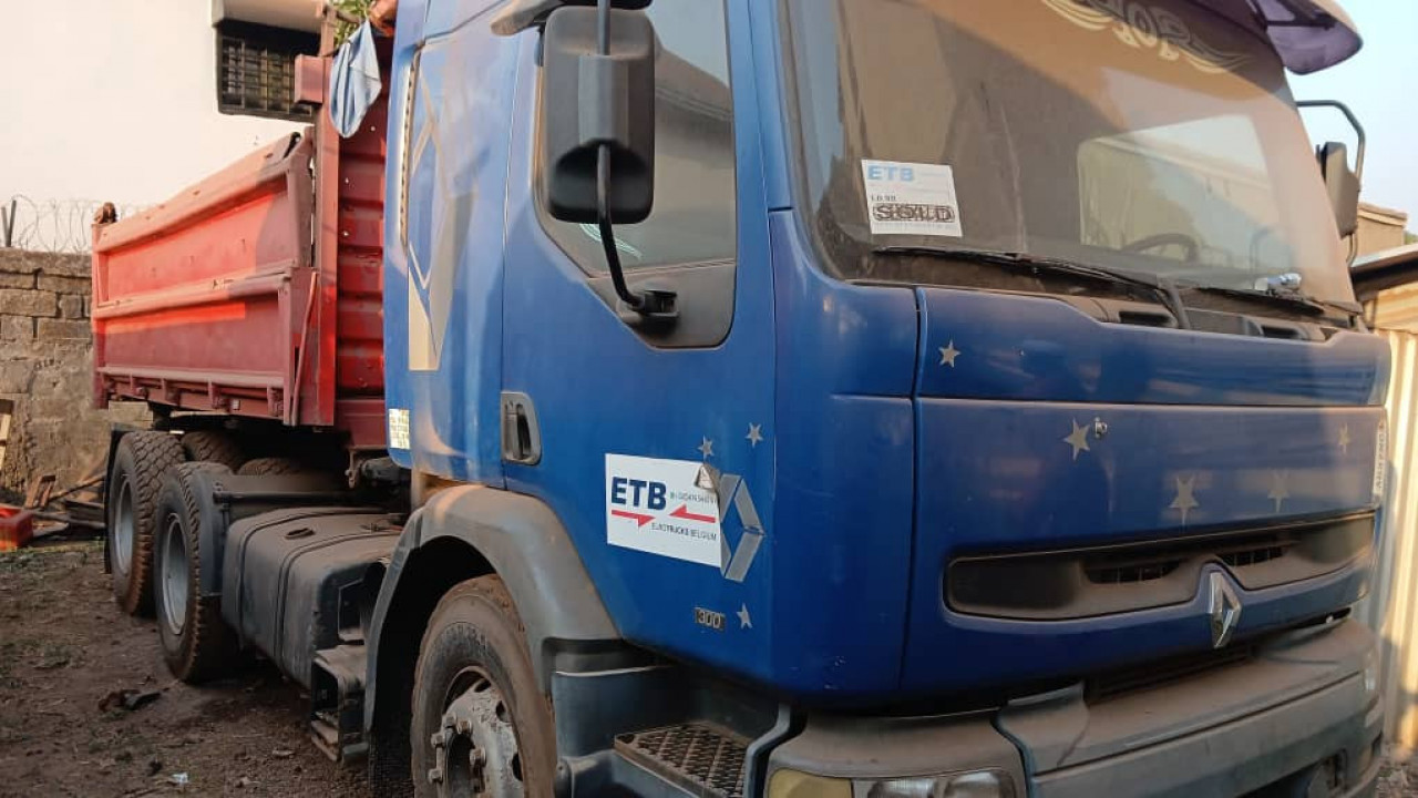 CAMION 10 ROUES RENAULT PREMIUM, Camions - Autobus, Conakry