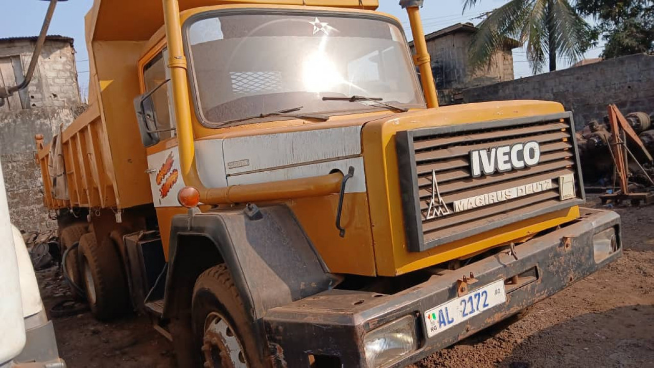 CAMION IVECO 10 ROUES, Camions - Autobus, Conakry