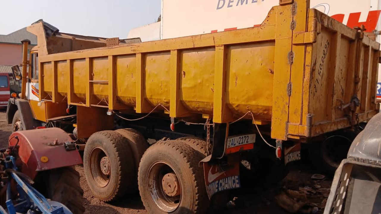 CAMION IVECO 10 ROUES, Camions - Autobus, Conakry