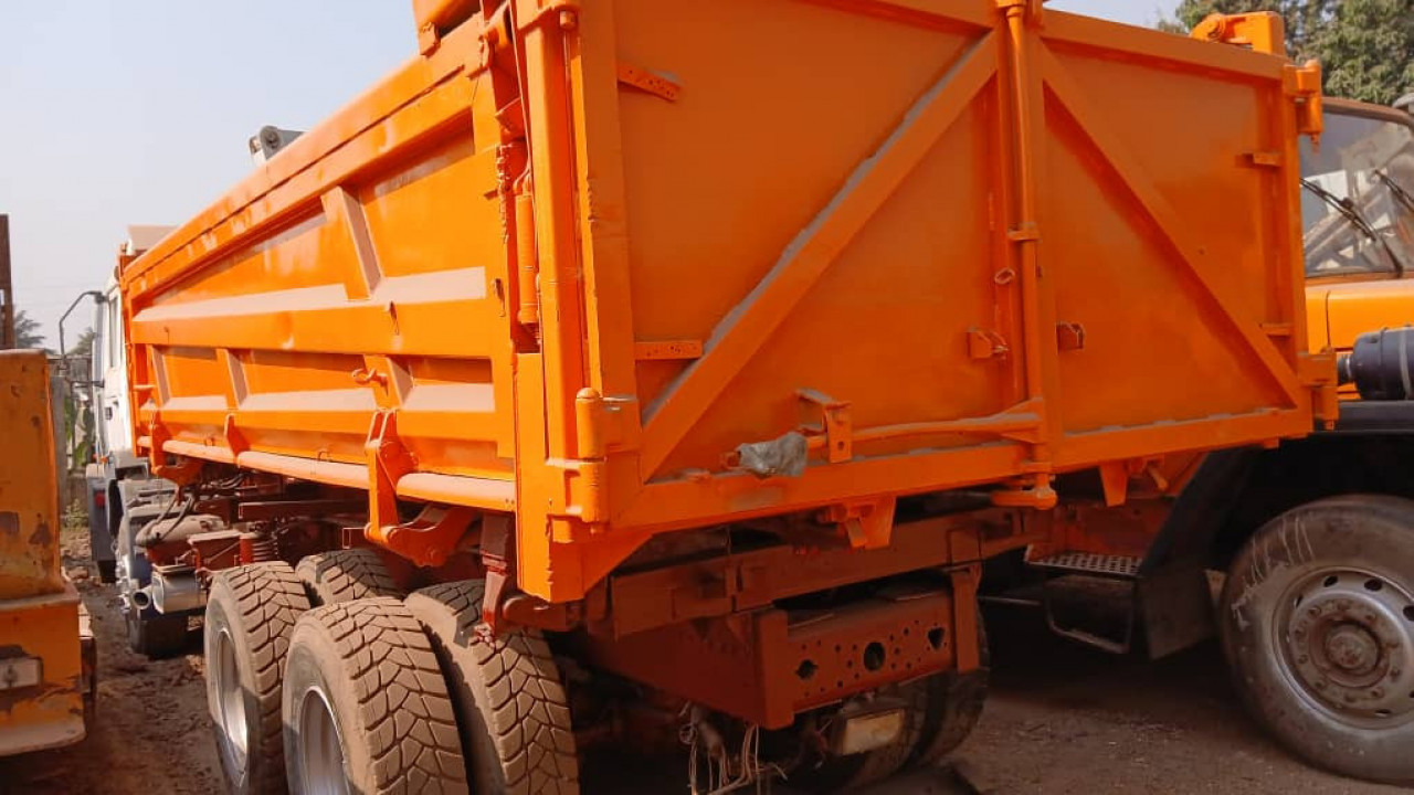 CAMION RENAULT GRUE 10 ROUES, Camions - Autobus, Conakry