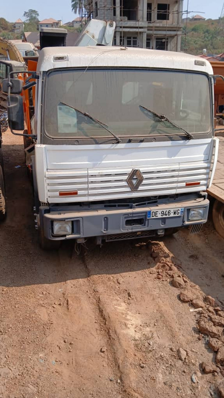 CAMION RENAULT GRUE 10 ROUES, Camions - Autobus, Conakry