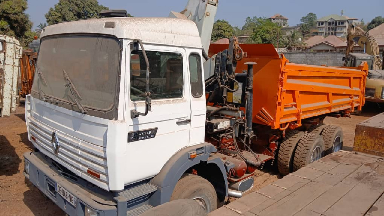 CAMION RENAULT GRUE 10 ROUES, Camions - Autobus, Conakry