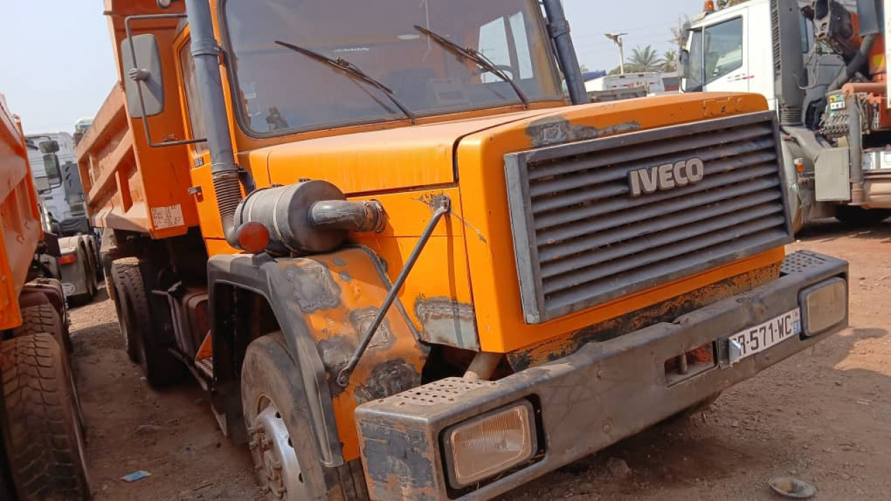 CAMION IVECO MARGIRUS 10 ROUES, Camions - Autobus, Conakry