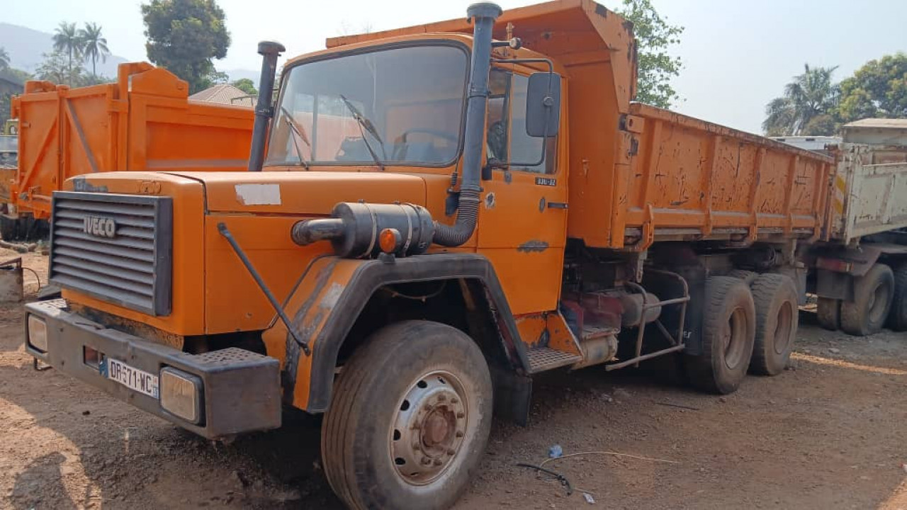 CAMION IVECO MARGIRUS 10 ROUES, Camions - Autobus, Conakry