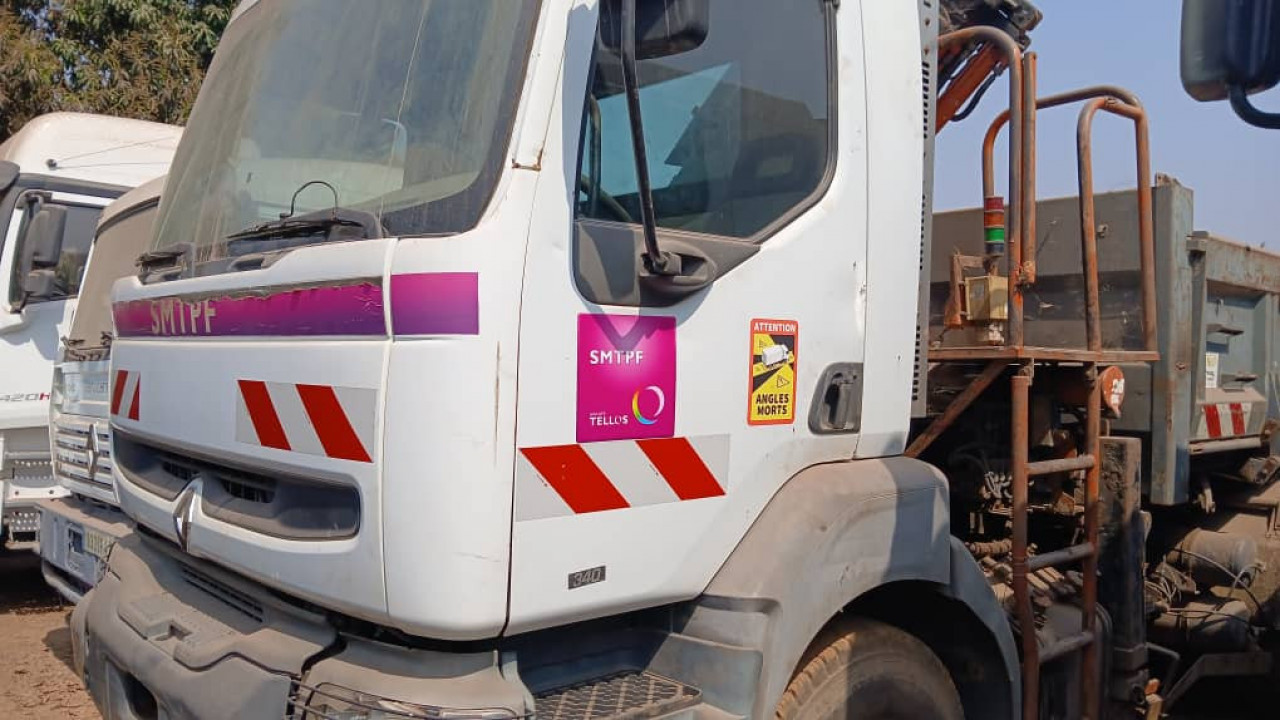 RENAULT KERAX GRUES BENNE 10 ROUES, Camions - Autobus, Conakry