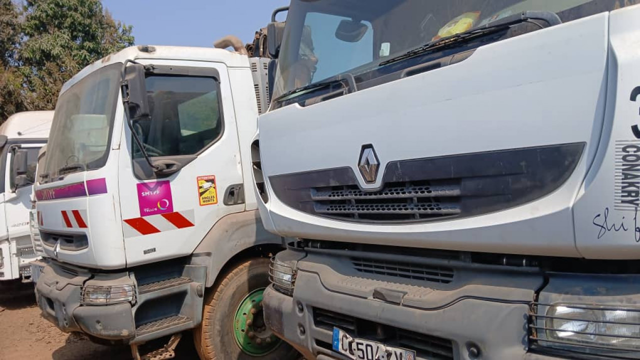 RENAULT KERAX GRUES BENNE 10 ROUES, Camions - Autobus, Conakry