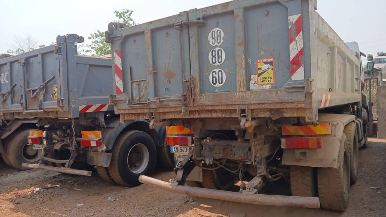 RENAULT KERAX GRUES BENNE 10 ROUES, Camions - Autobus, Conakry