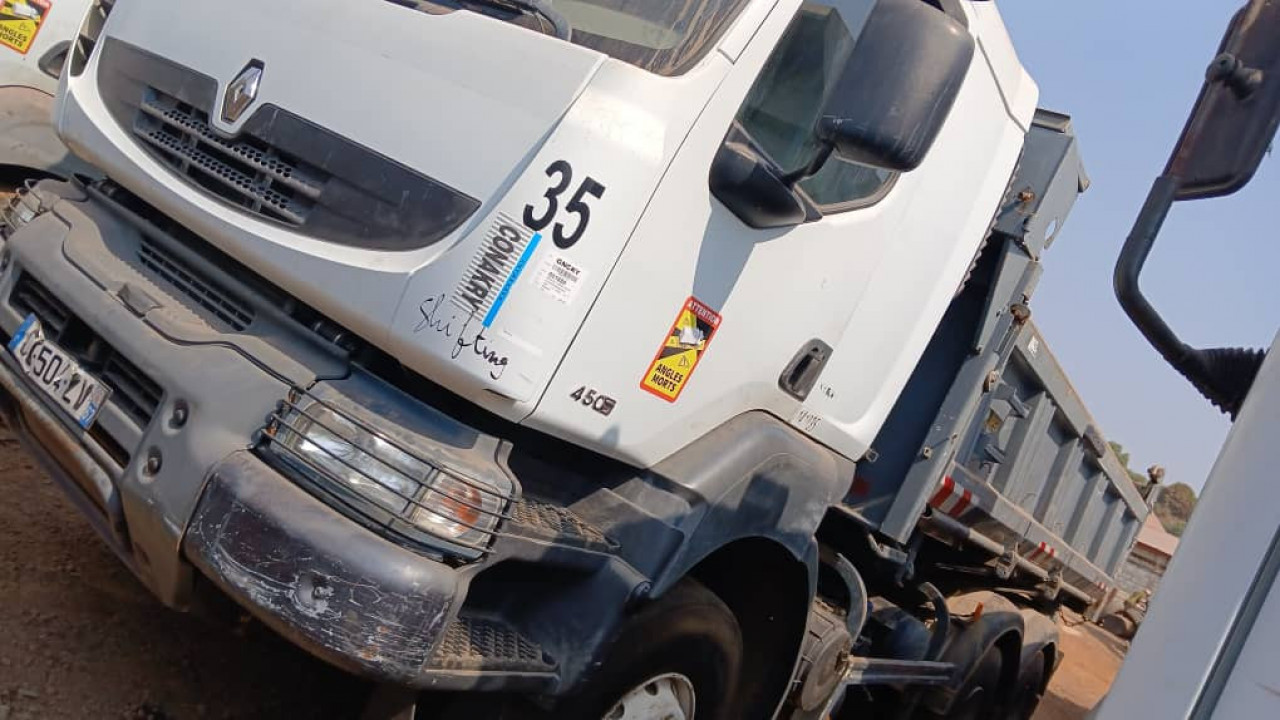 CAMION RENAULT KERAX 10 ROUES, Camions - Autobus, Conakry