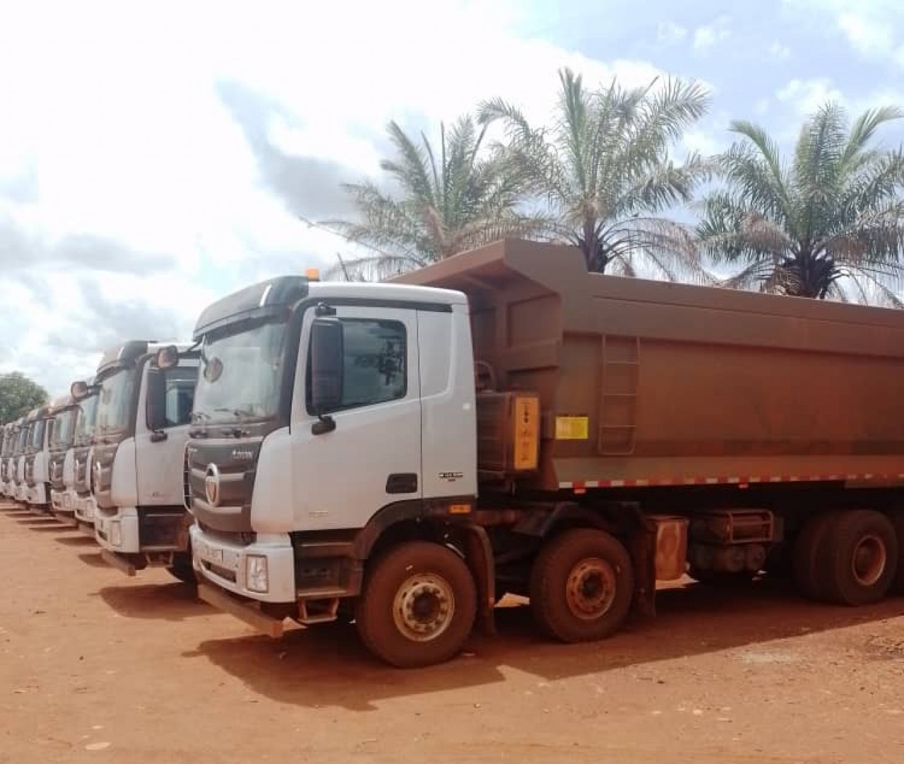 14 CAMIONS HOWO 12 ROUES DISPONIBLES, Camions - Autobus, Conakry