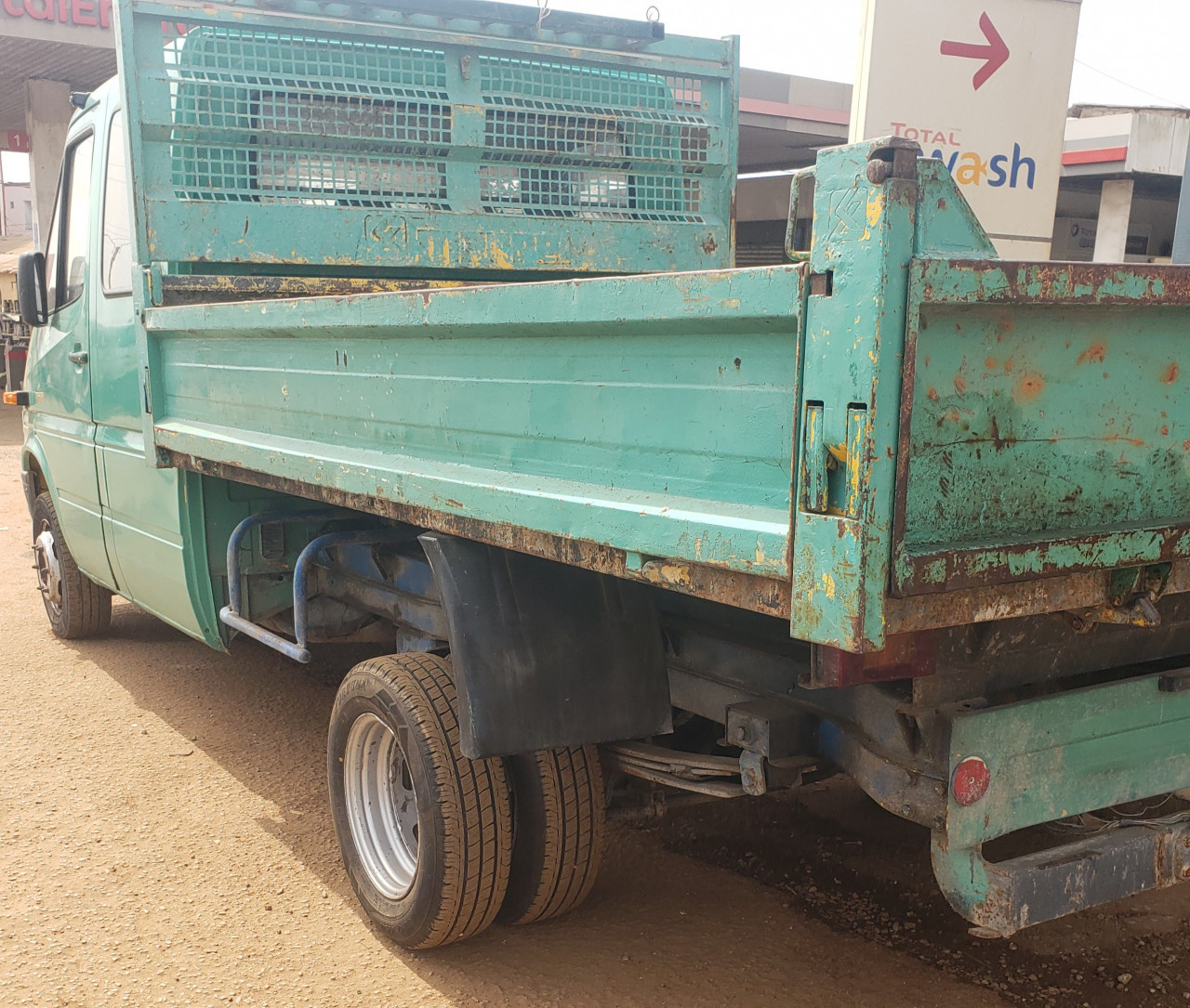 CAMION BENNE 6 ROUES MERCEDES SPRINTER, Camions - Autobus, Conakry