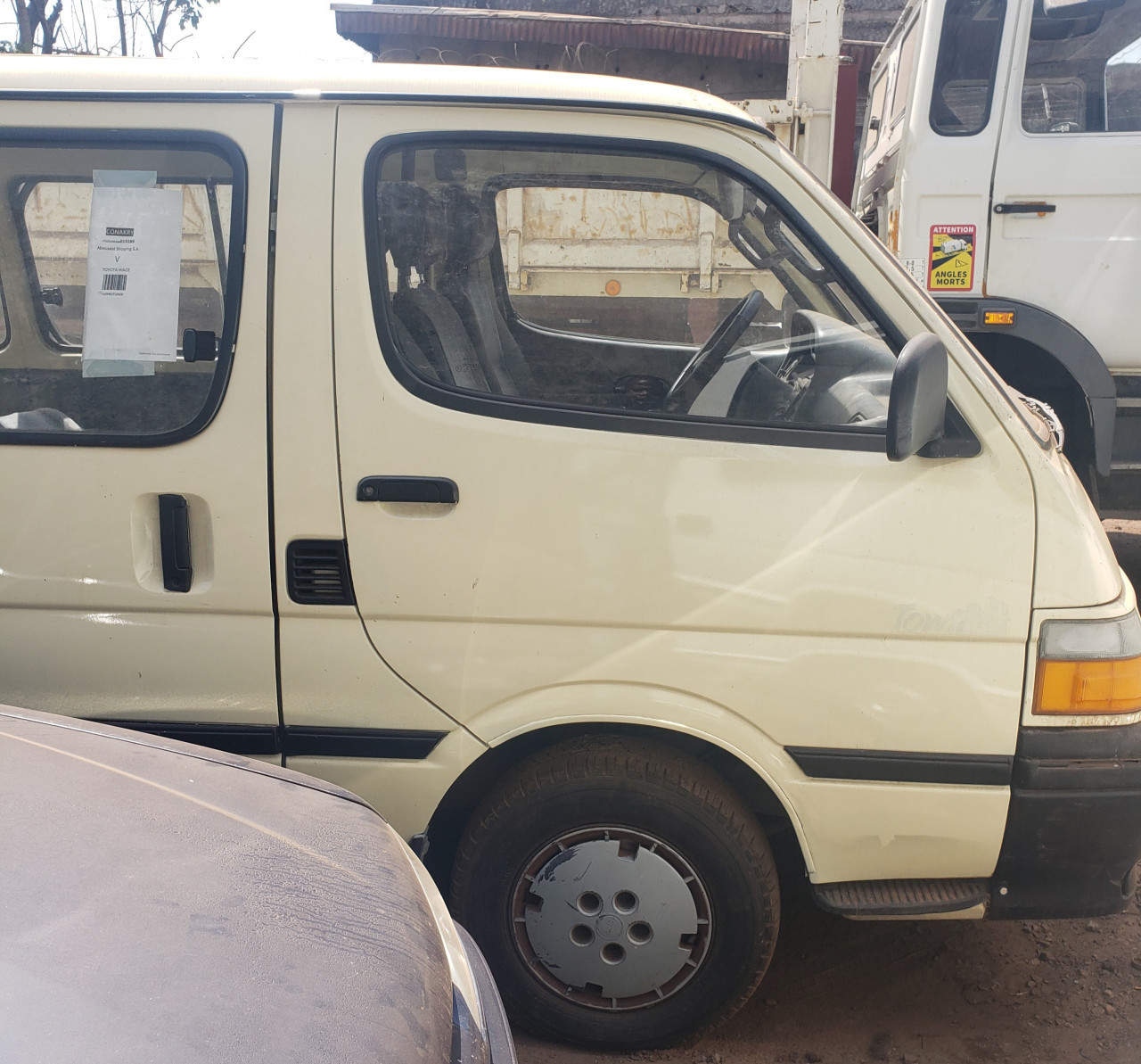 TOYOTA CARE HIACE SORTIE PORT, Camions - Autobus, Conakry