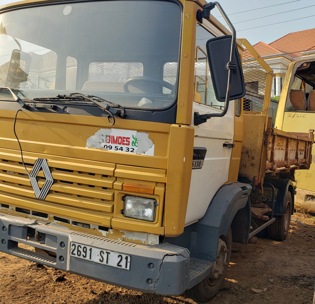 CAMION BENNE 6 ROUES RENAULT, Camions - Autobus, Conakry