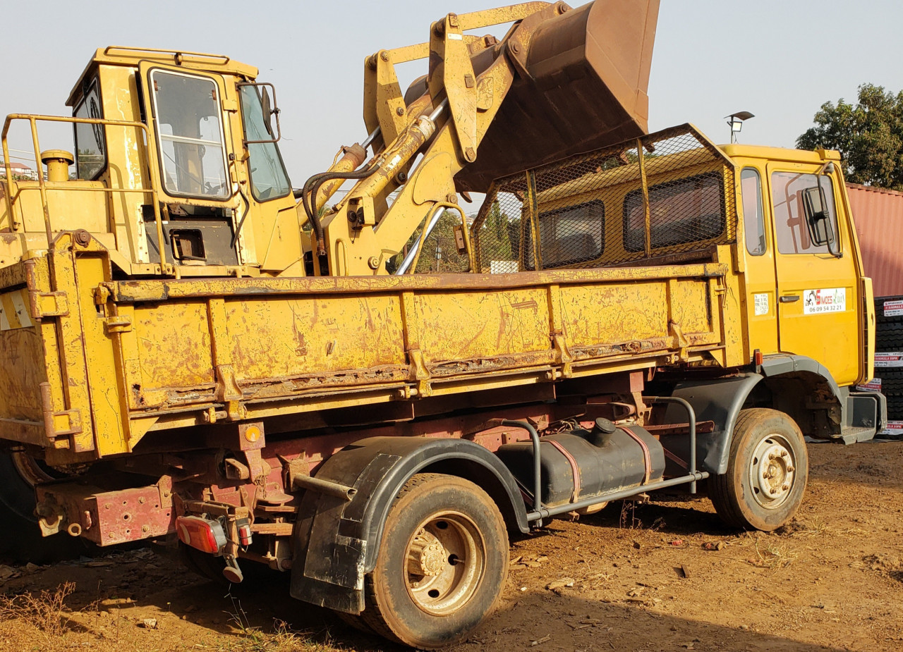 CAMION BENNE 6 ROUES RENAULT, Camions - Autobus, Conakry