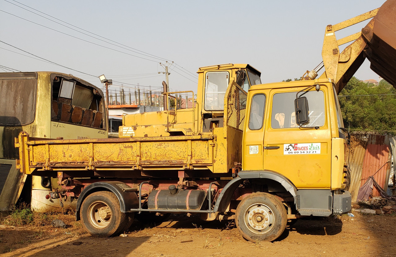 CAMION BENNE 6 ROUES RENAULT, Camions - Autobus, Conakry