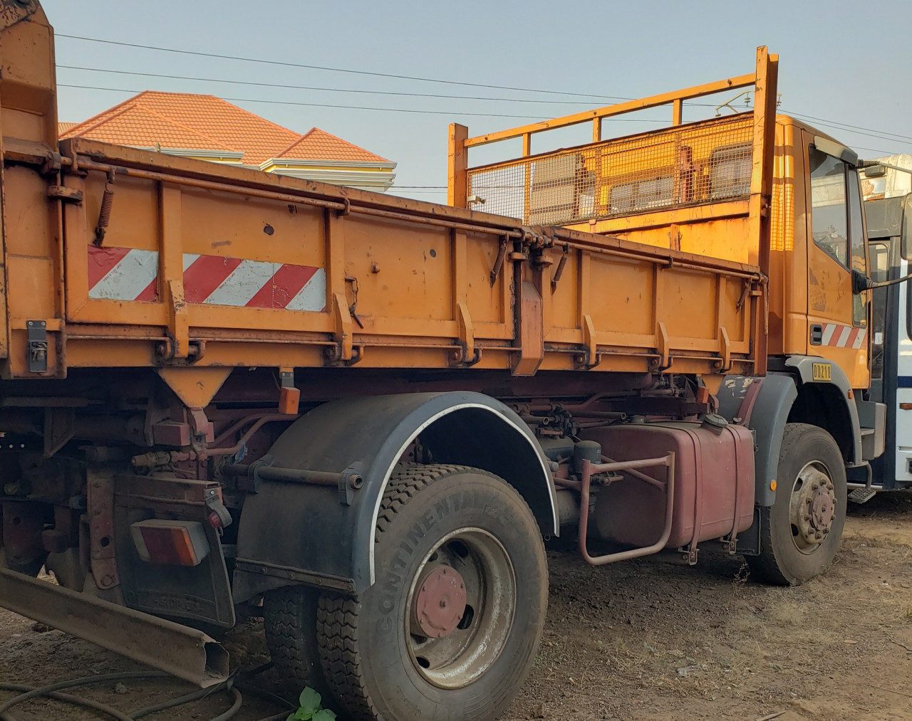 CAMION BENNE 6 ROUES IVECO, Camions - Autobus, Conakry