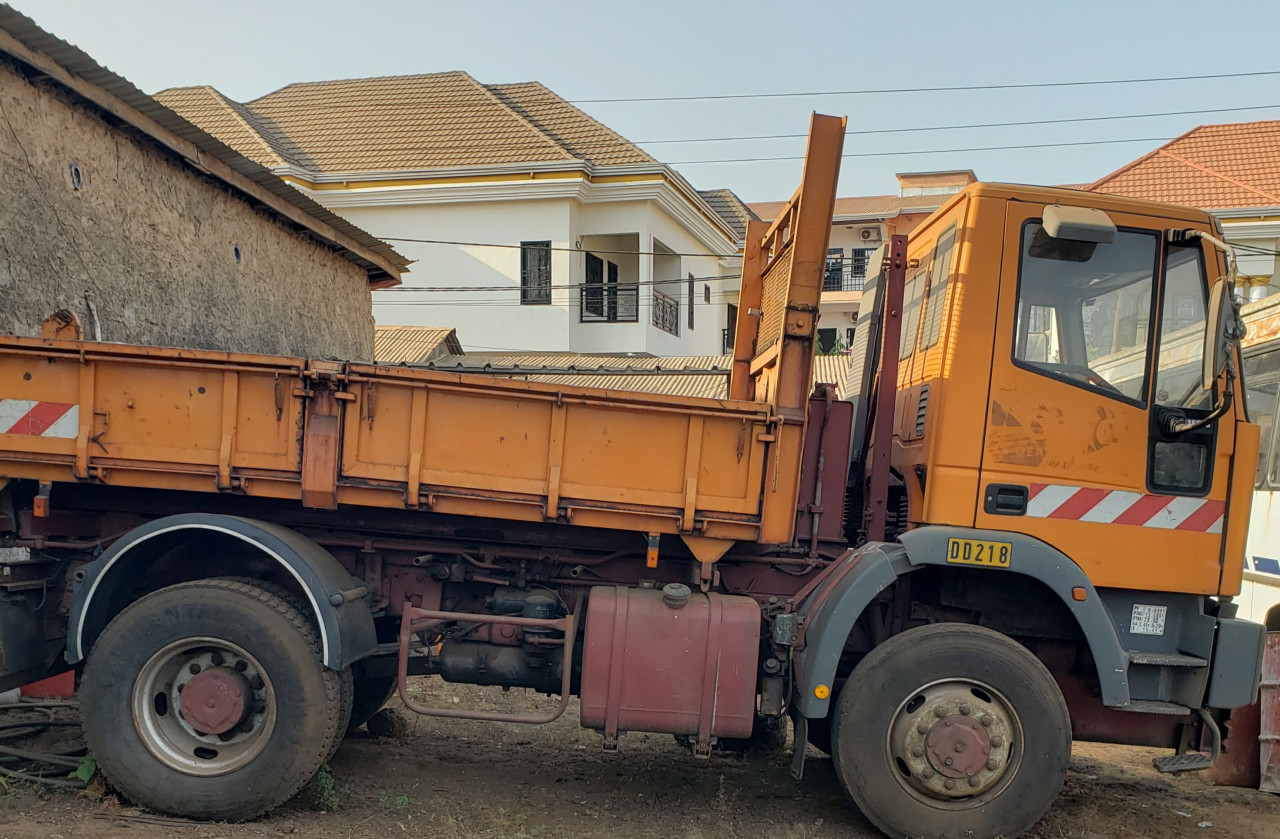 CAMION BENNE 6 ROUES IVECO, Camions - Autobus, Conakry