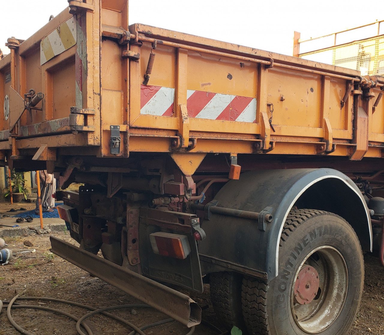 CAMION BENNE 6 ROUES IVECO, Camions - Autobus, Conakry