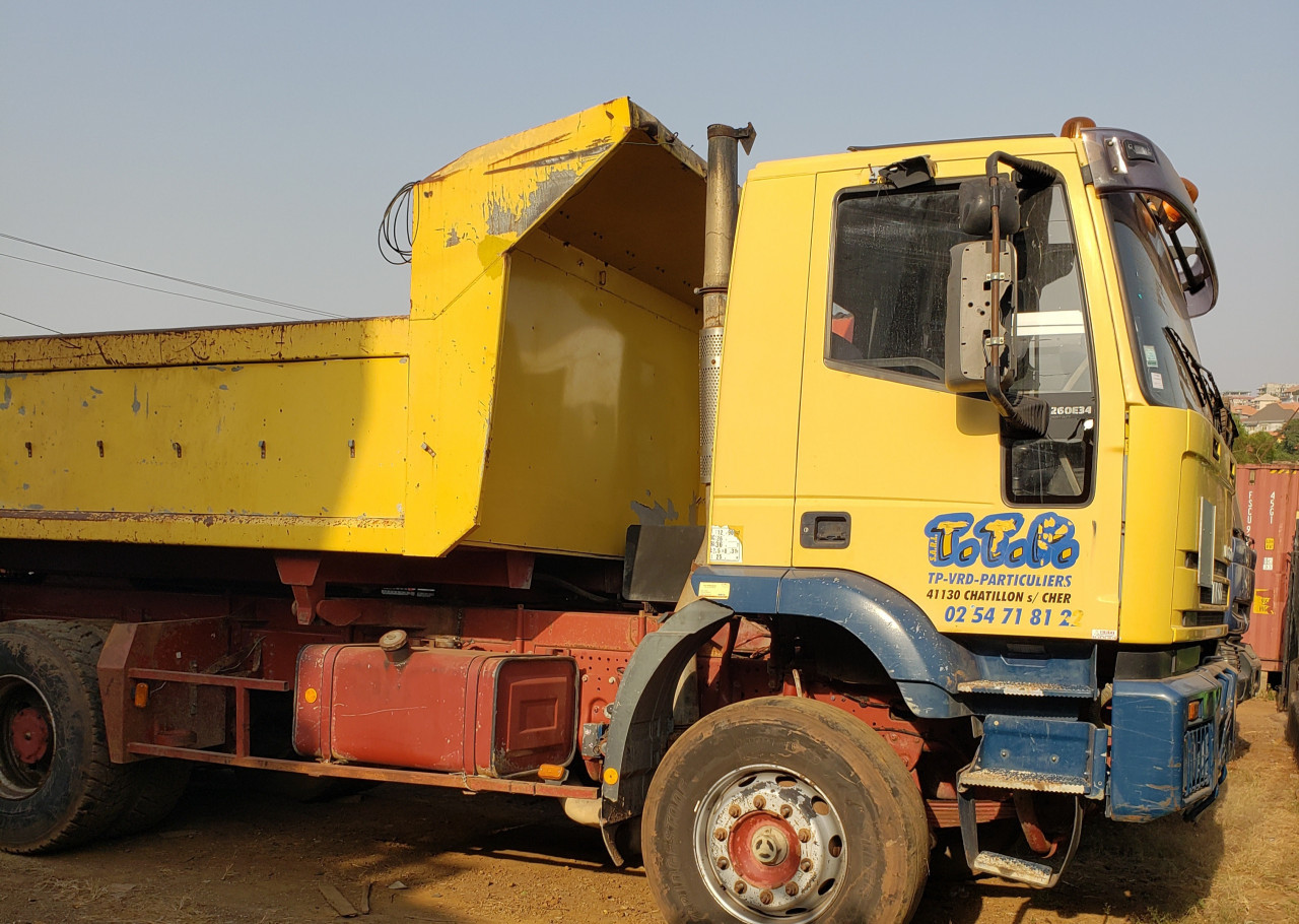 CAMION IVECO 10 ROUES SORTIE PORT, Camions - Autobus, Conakry