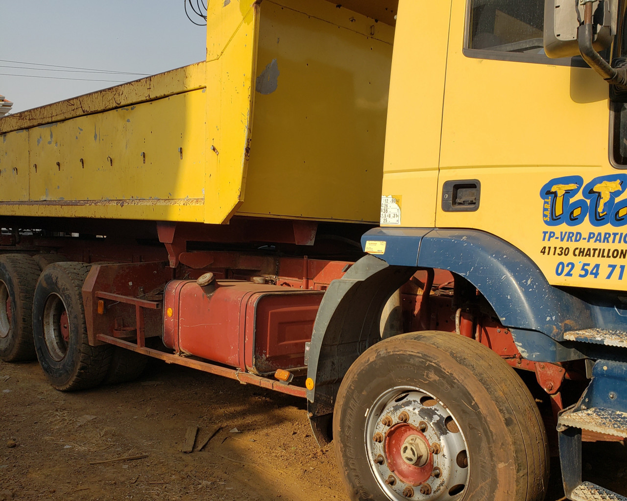 CAMION IVECO 10 ROUES SORTIE PORT, Camions - Autobus, Conakry