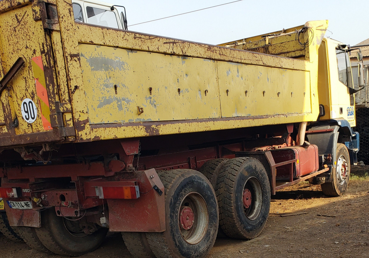 CAMION IVECO 10 ROUES SORTIE PORT, Camions - Autobus, Conakry