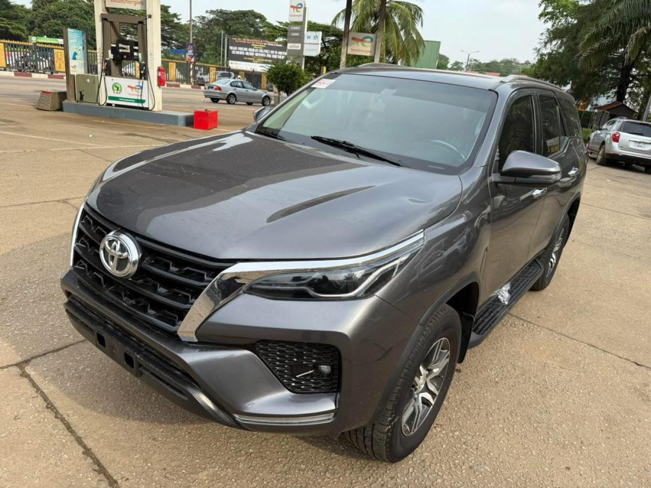 Toyota Fortuner sortie d’usine, Voitures, Conakry