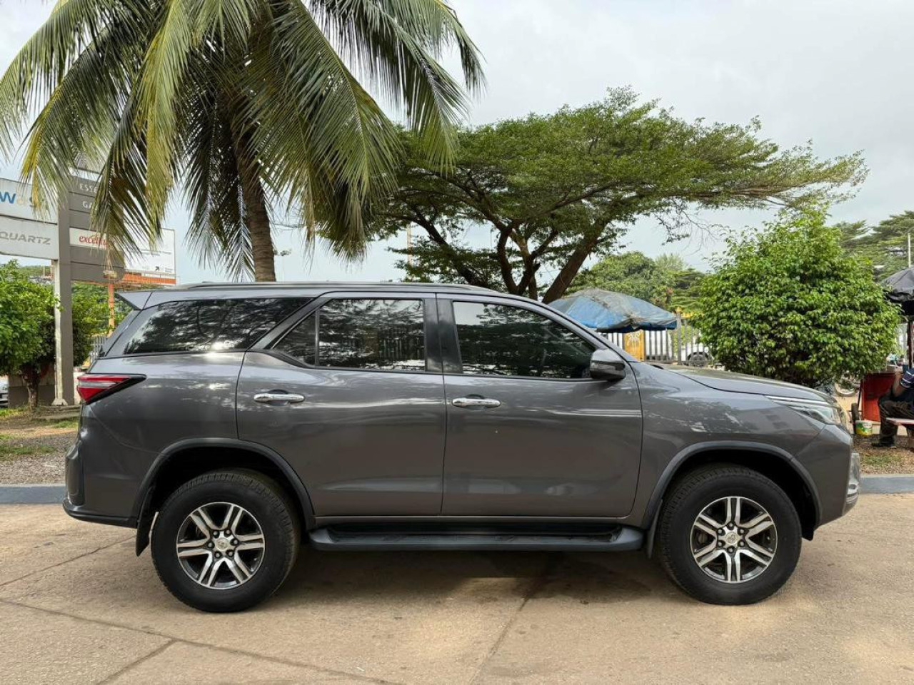 Toyota Fortuner sortie d’usine, Voitures, Conakry