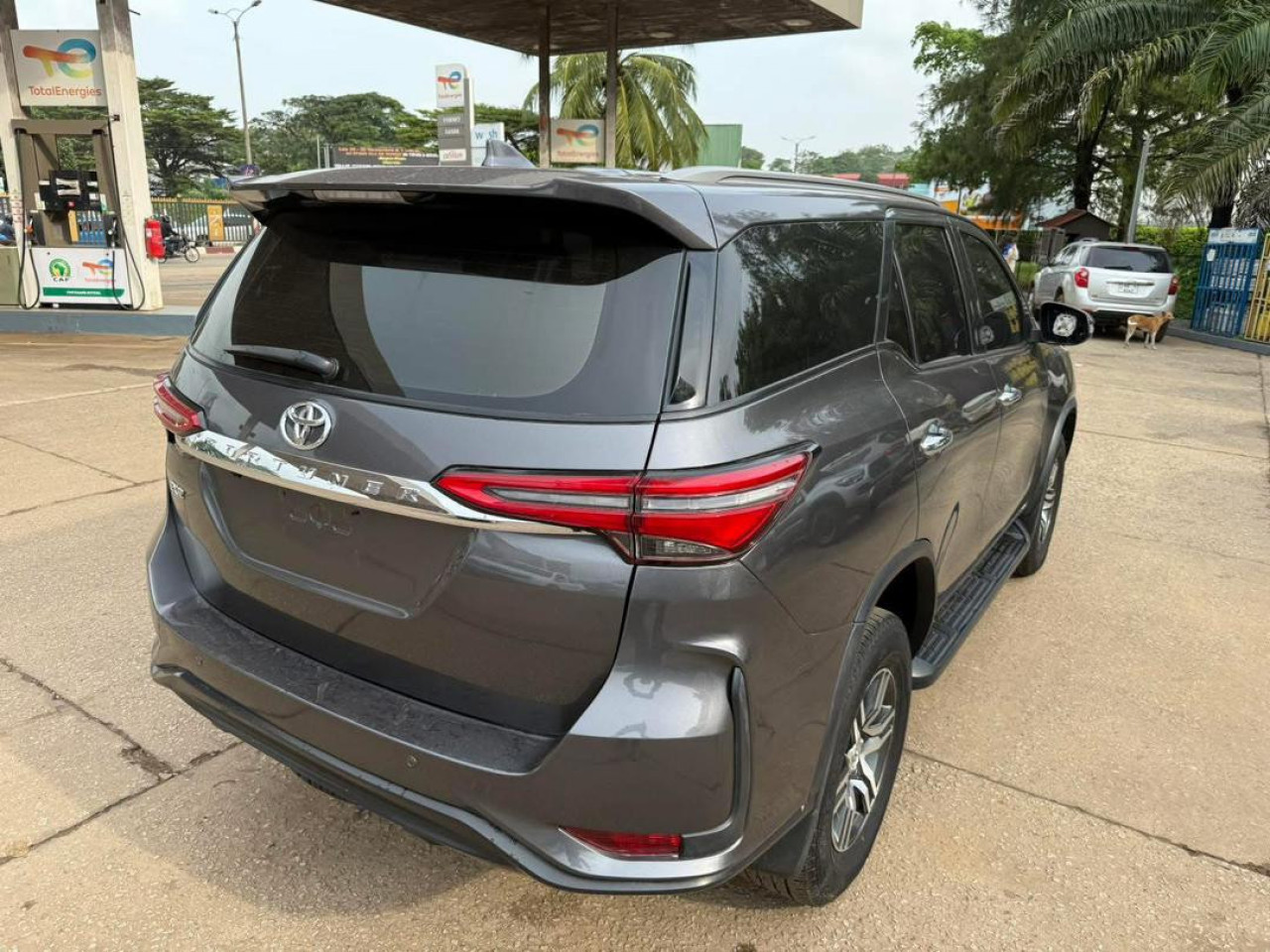 Toyota Fortuner sortie d’usine, Voitures, Conakry