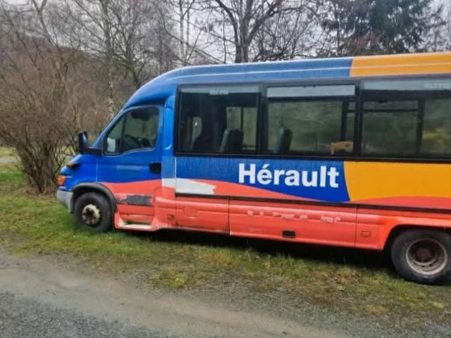 BUS IVECO SORTIE PORT 22 PLACES, Camions - Autobus, Conakry