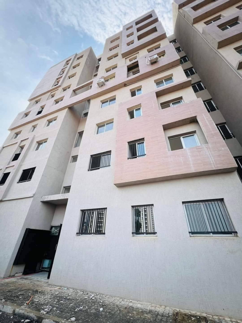 APPARTEMENT À LOUER À COLEAH CITÉ ADOHA, Appartements, Conakry