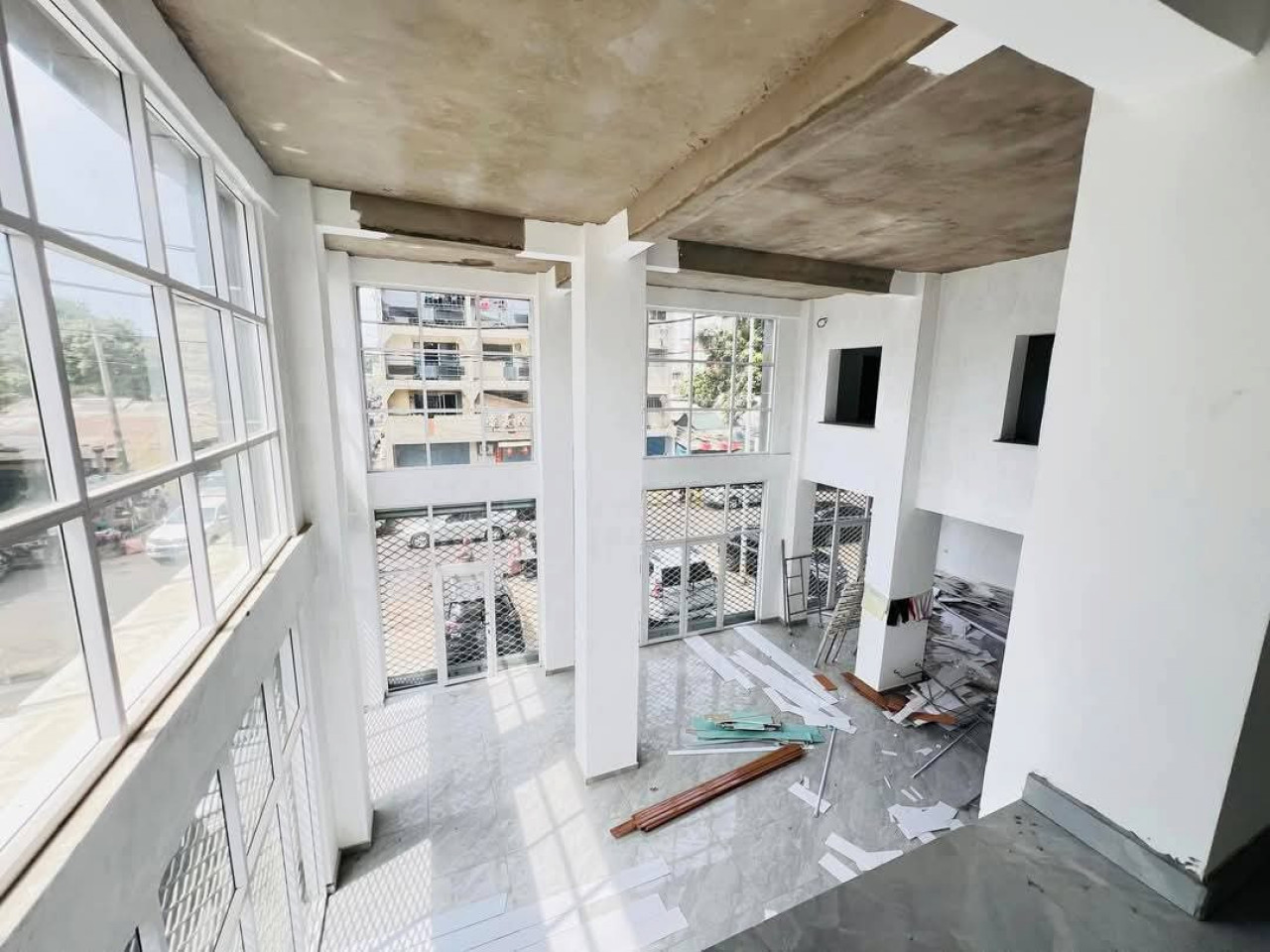 UN SHOW ROOM EN DUPLEX À LOUER À KALOUM, Autres Immobiliers, Conakry